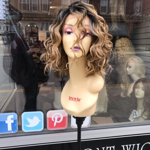 Ash blonde curly bob 4X4 Freepart ombré wig 2020 - Picture 6 of 8